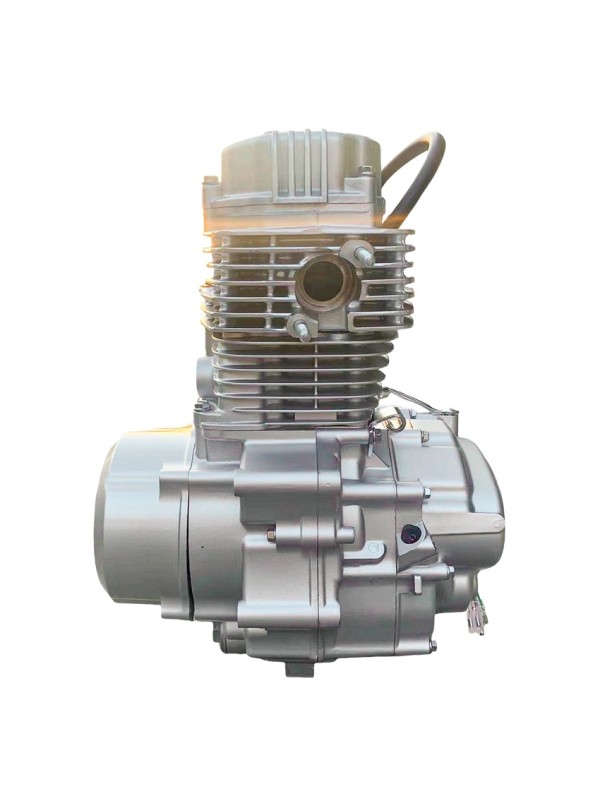 Powerful, wear-resistant four-stroke motorcycle engine