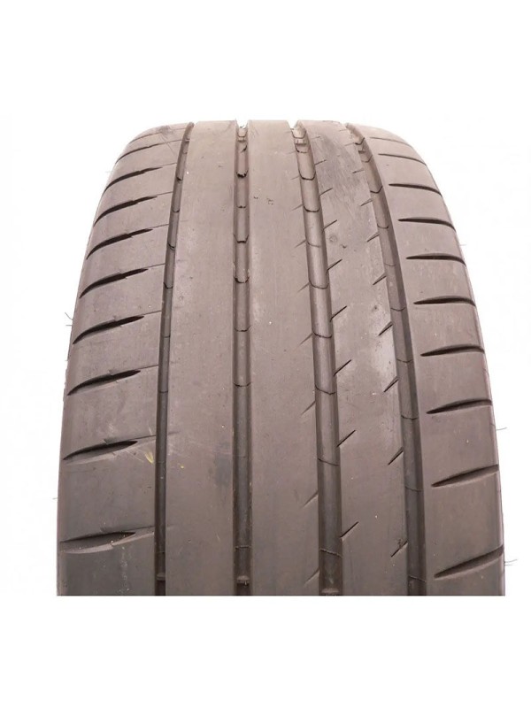Wear-resistant, non-slip, and quiet tubeless radial tires for passenger cars