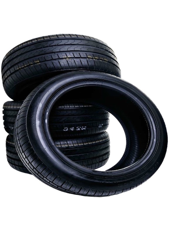 Wear-resistant, load-bearing, thickened 215/70R15C-8PR passenger car tires